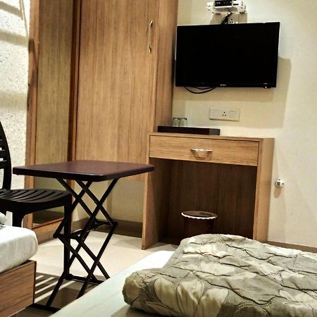 Hotel Ramniwas Τζαλγκαόν Εξωτερικό φωτογραφία