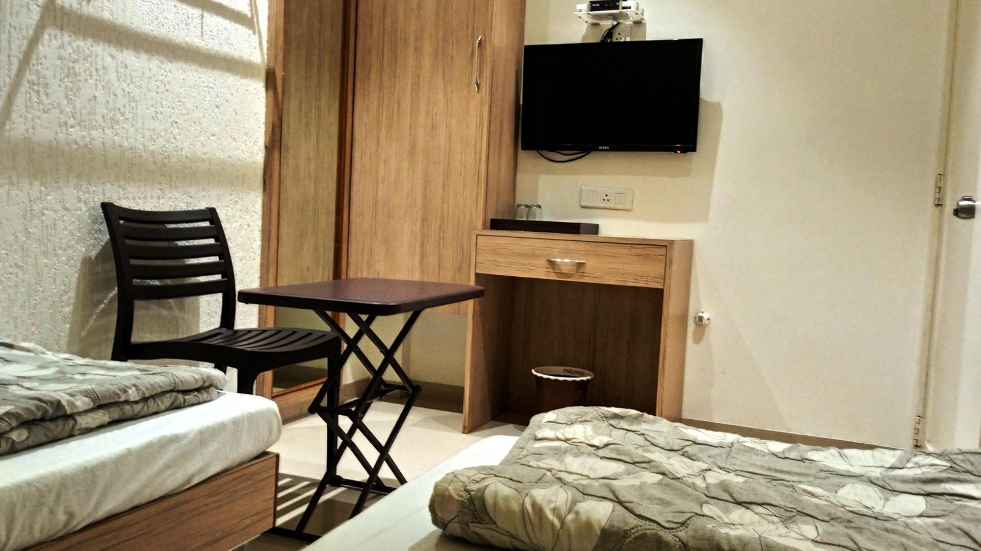 Hotel Ramniwas Τζαλγκαόν Εξωτερικό φωτογραφία