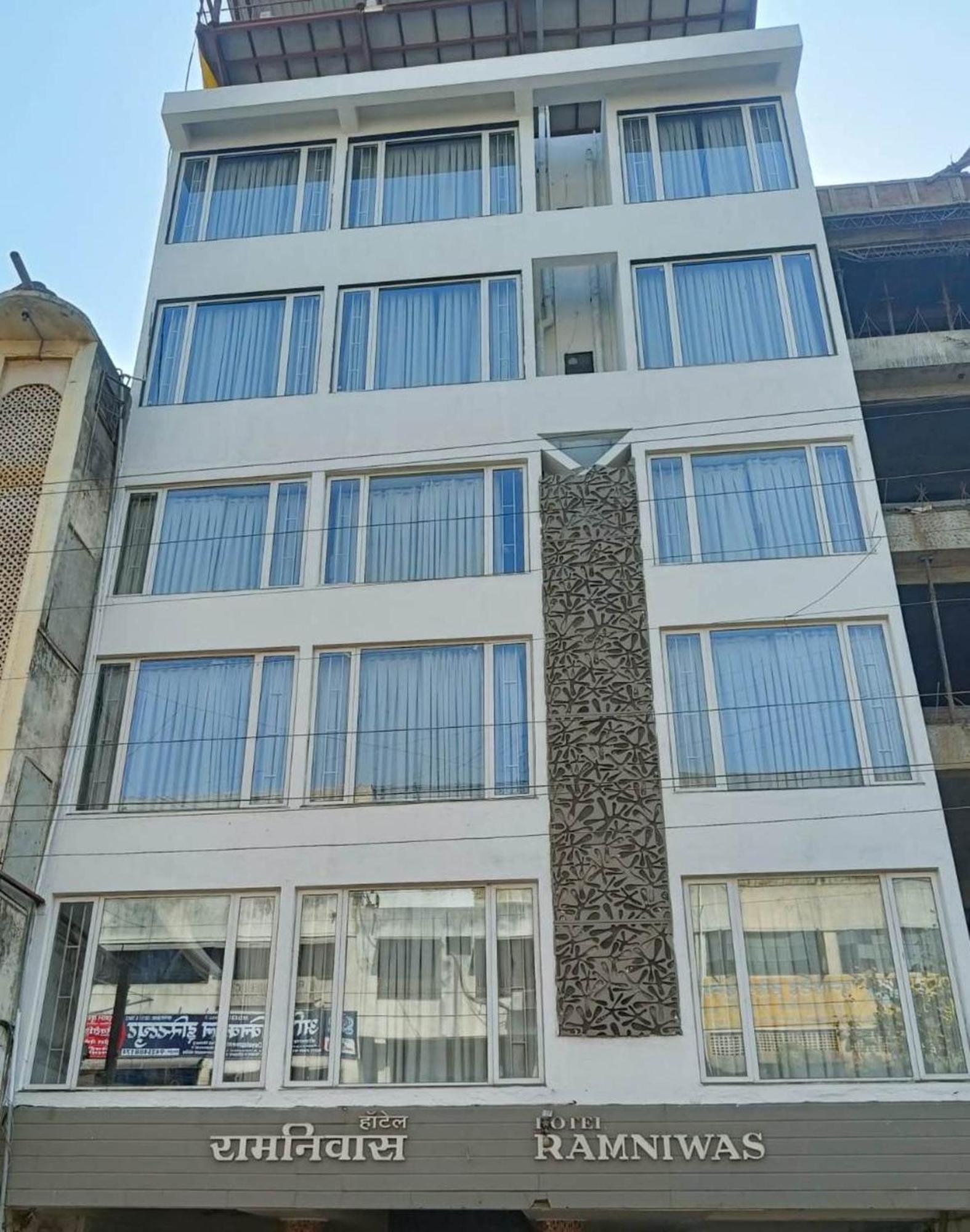 Hotel Ramniwas Τζαλγκαόν Εξωτερικό φωτογραφία