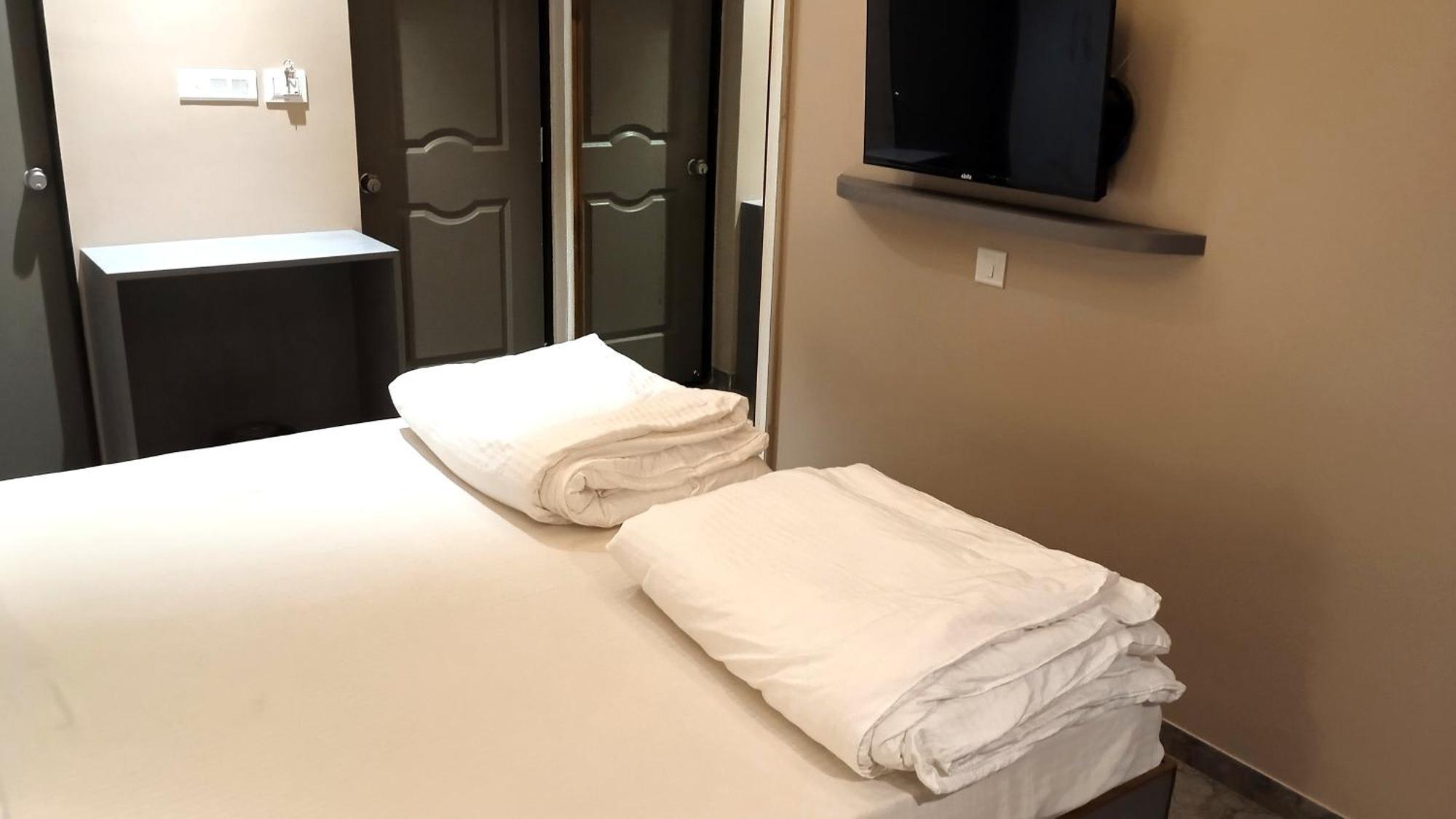 Hotel Ramniwas Τζαλγκαόν Εξωτερικό φωτογραφία