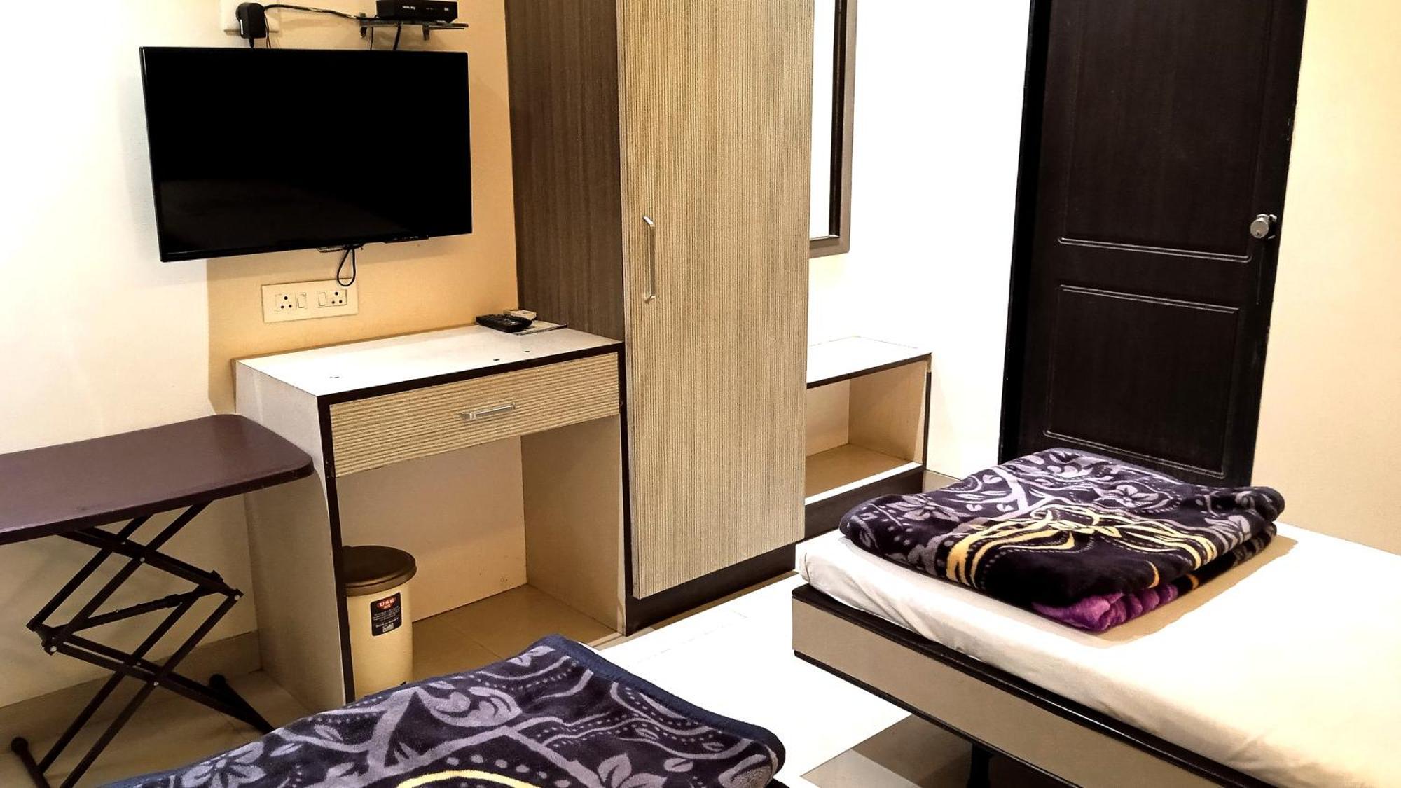 Hotel Ramniwas Τζαλγκαόν Εξωτερικό φωτογραφία